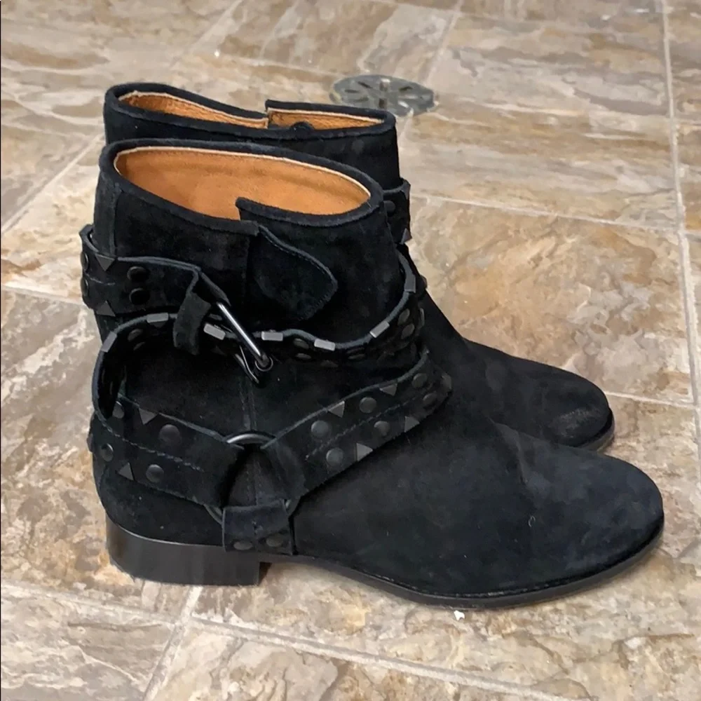 Frye - Picture 2 of 7